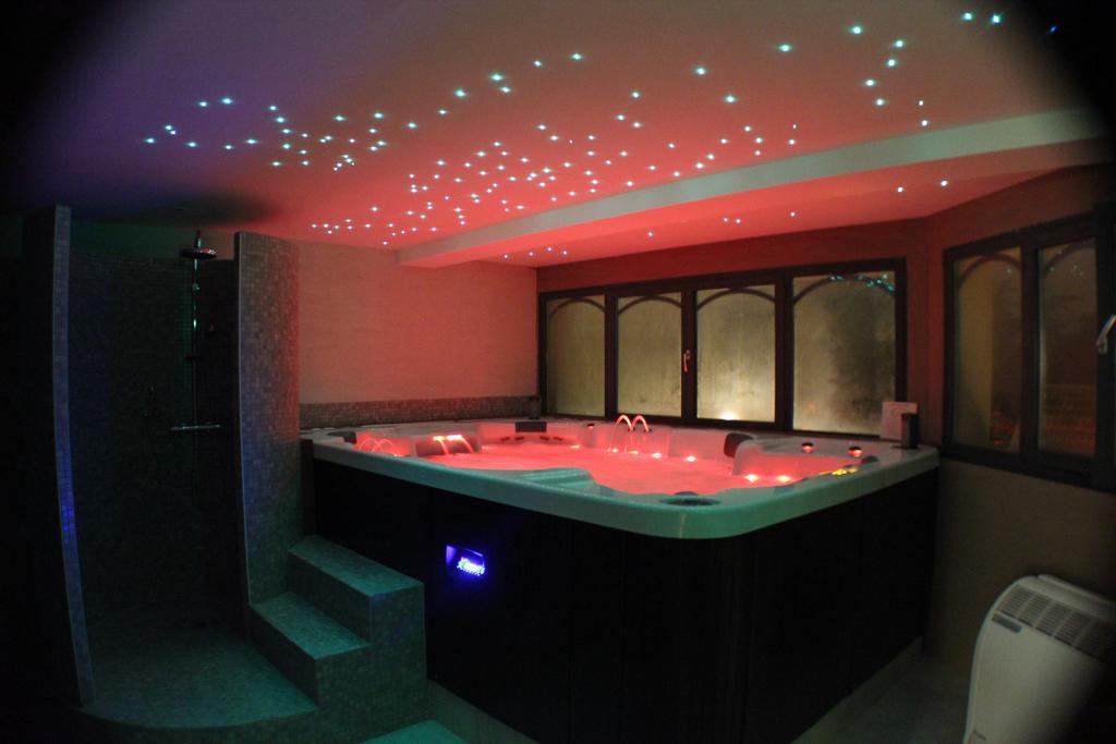 Charme & Business Hotel Lyon Limonest Eksteriør billede
