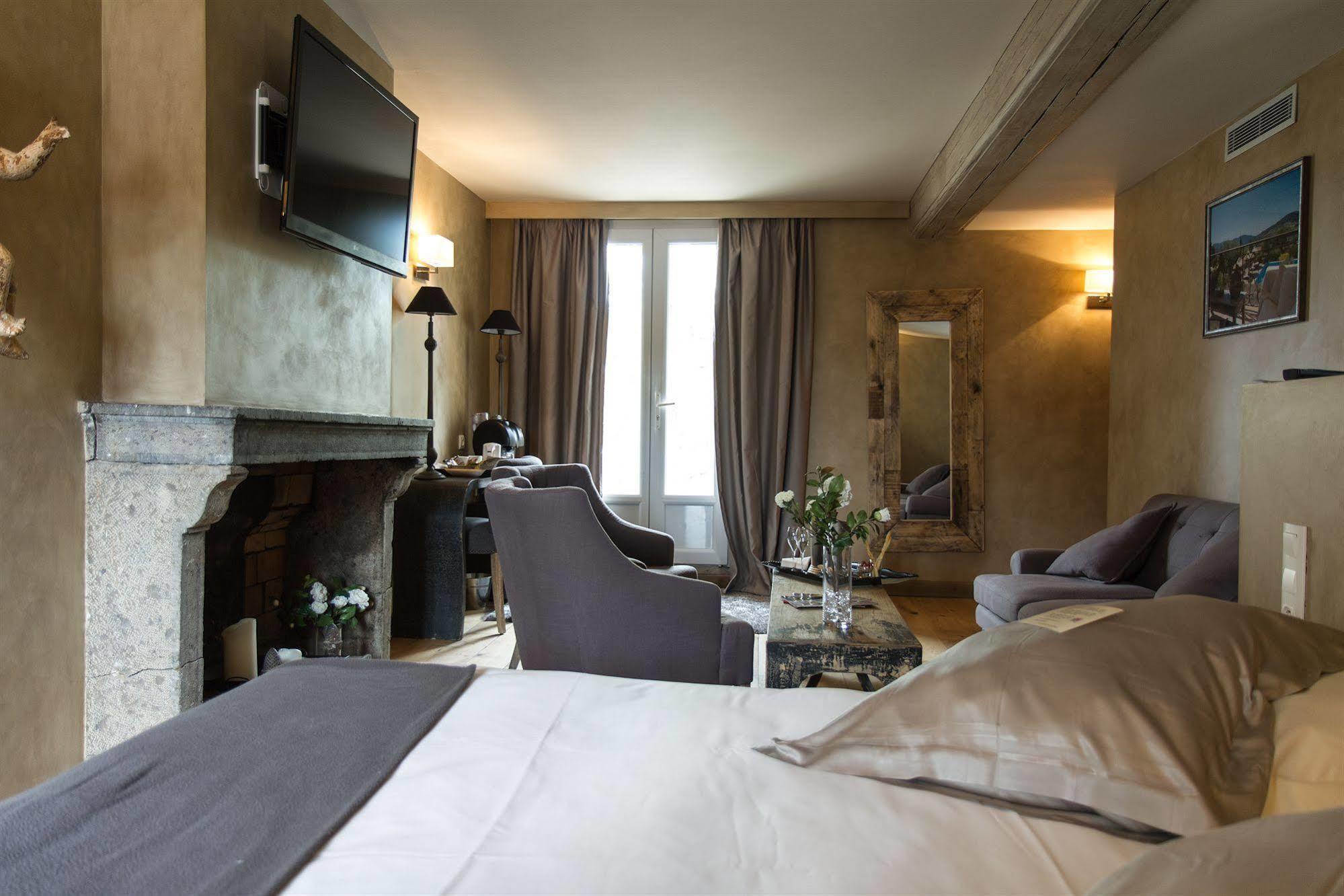 Charme & Business Hotel Lyon Limonest Eksteriør billede