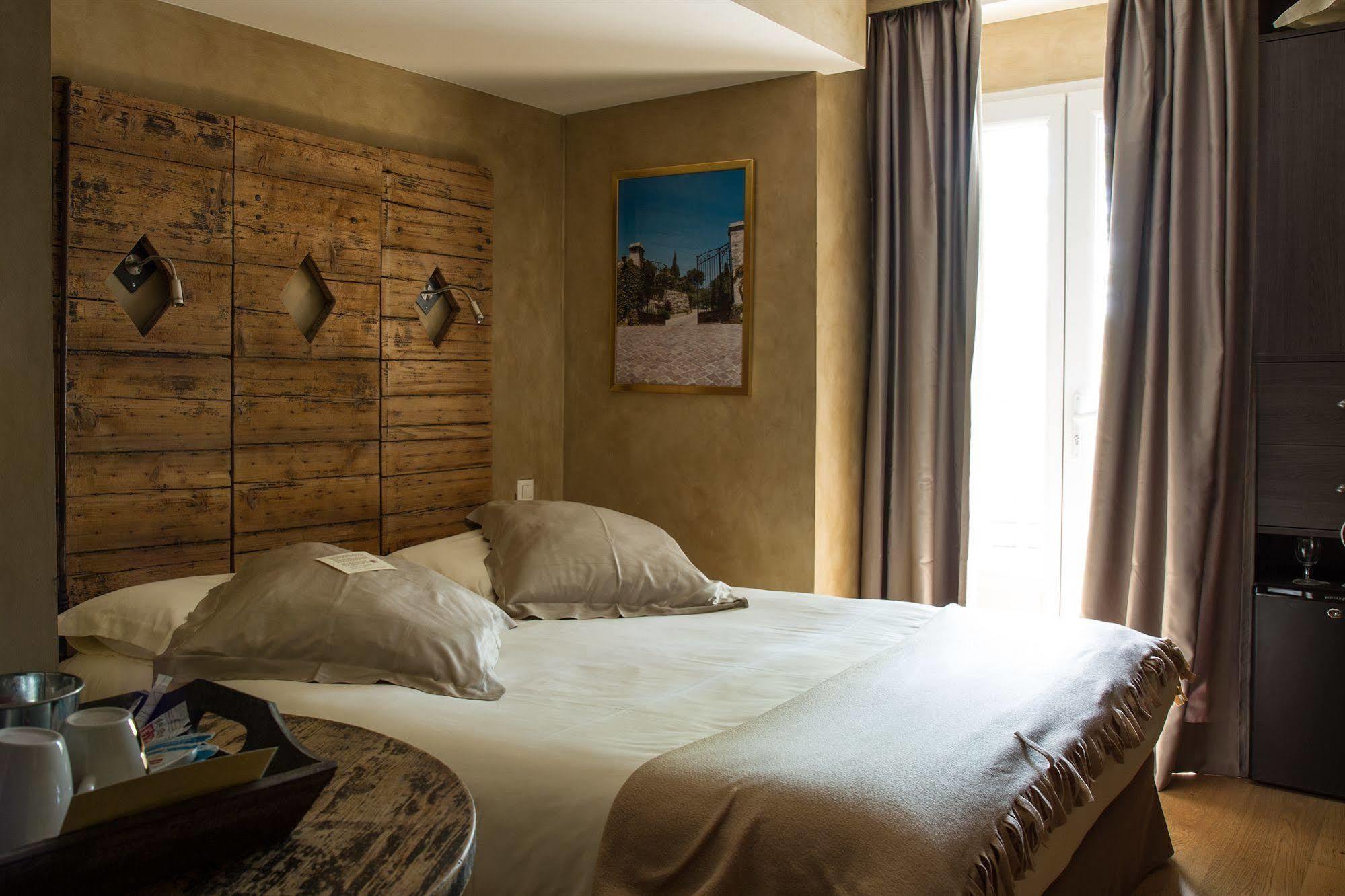 Charme & Business Hotel Lyon Limonest Eksteriør billede