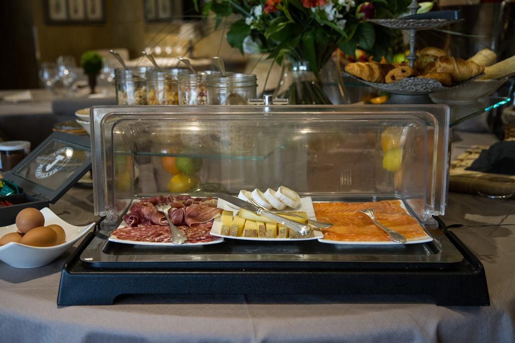 Charme & Business Hotel Lyon Limonest Eksteriør billede